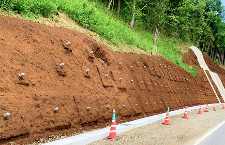植生基材吹付工